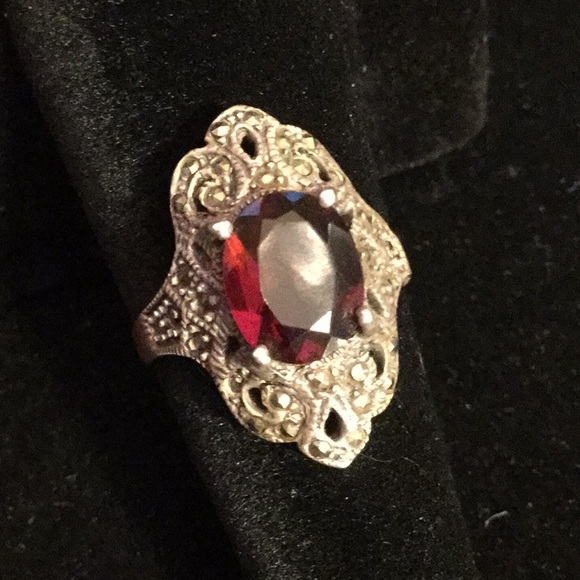Estate Jewelry - Genuine Top Quality Garnet Ring !